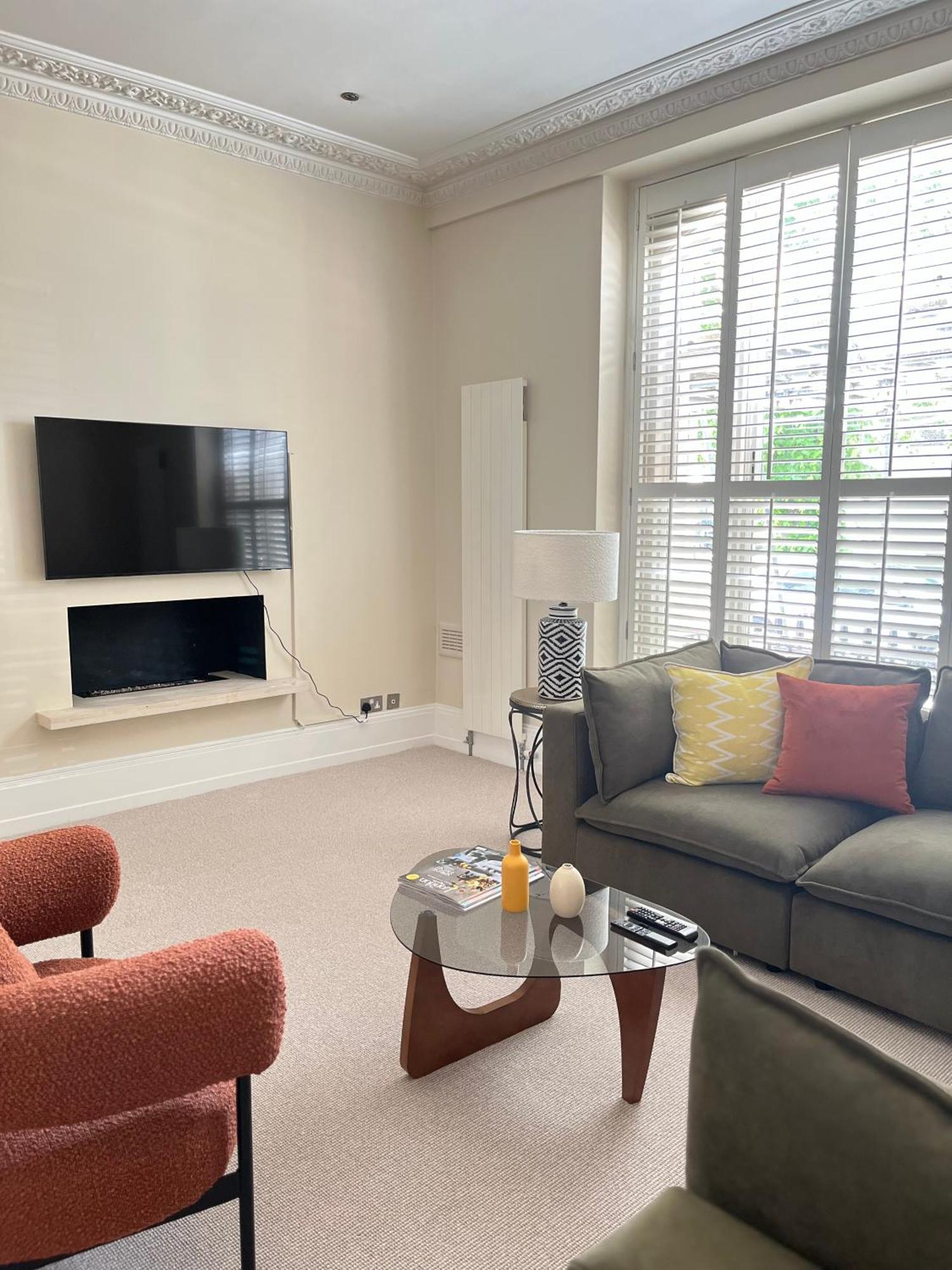 Luxury 2 Bed Flat In Prime Chelsea Location *